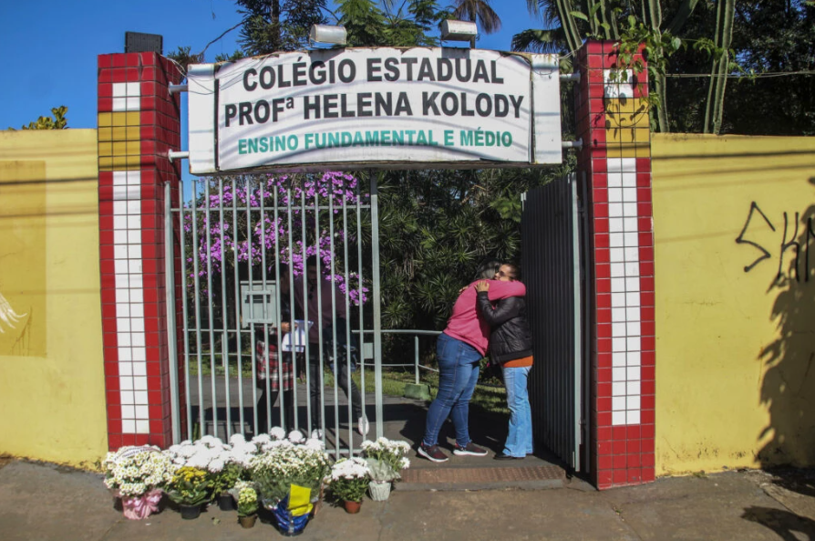 Atirador que matou jovens em escola é achado morto na prisão