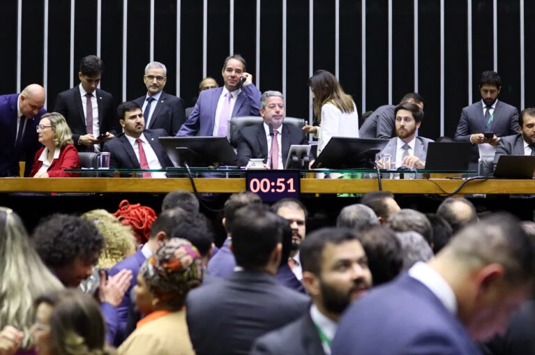 Câmara dos Deputados aprova MP dos Ministérios de Lula