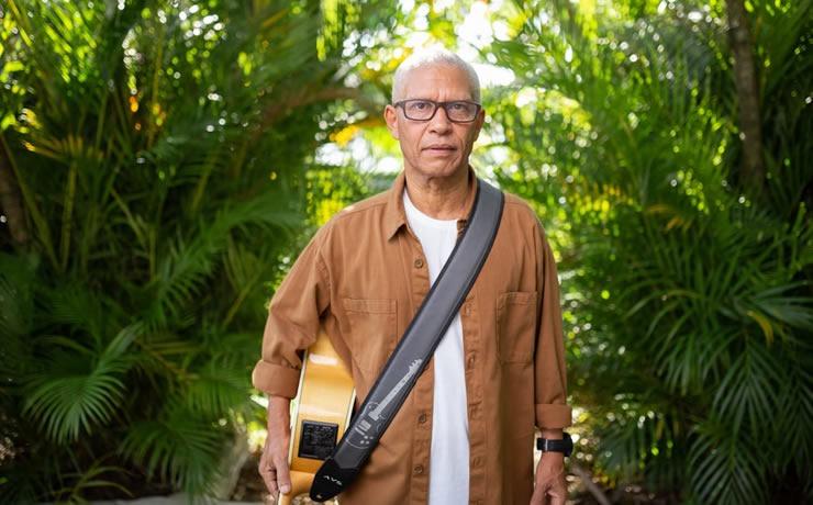 Cantor e compositor, Roberto Dom apresenta o videoclipe “Meus Sonhos São Teus”, gravado no Rio de Janeiro