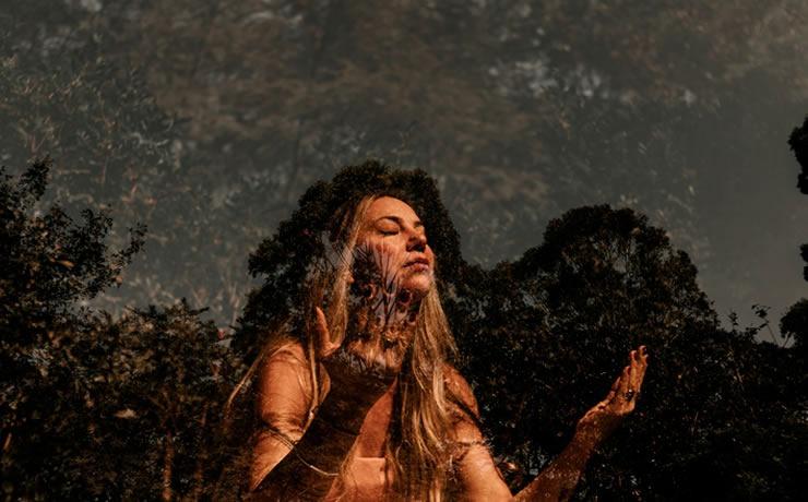 Cantora Feh Simonato comemora sucesso do single “Eu Entrego Tudo” com Lyric Video no YouTube