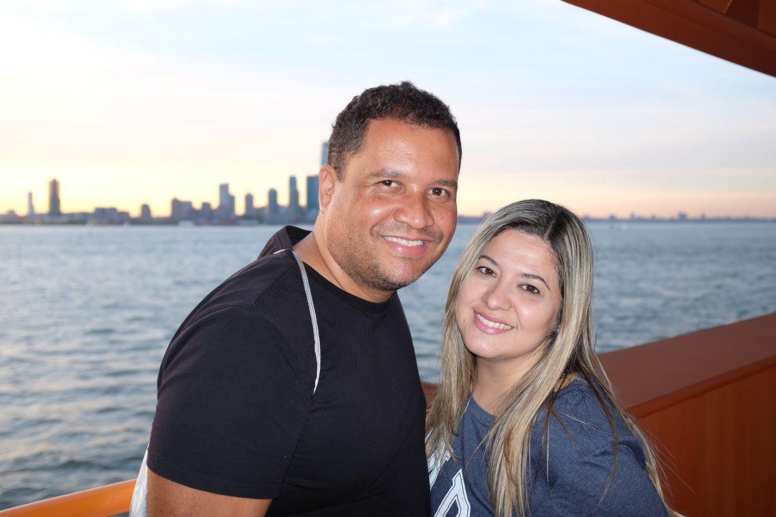 Comemorando 25 anos de casados, Adelso Freire e Cyntia Freire lançam a canção “Quero Um ‘Pra Sempre’”