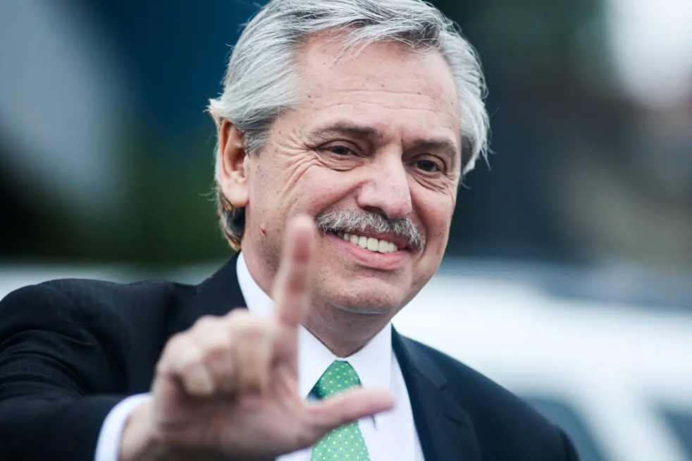Crise econômica faz argentinos emigrarem ao Brasil em número recorde