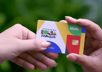 Fila do Bolsa Família volta sob Lula e deixa mais de 400 mil famílias à espera