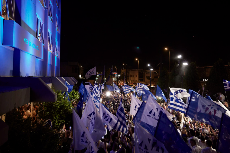 Grécia: partido conservador conquista maioria absoluta nas eleições