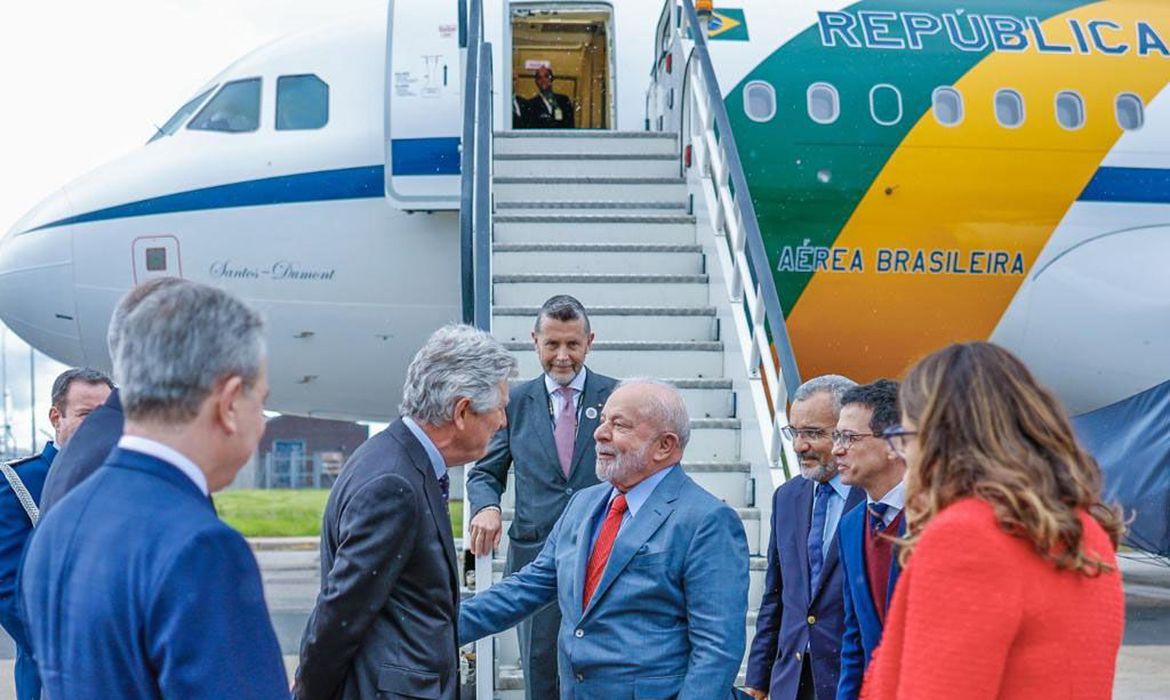 Ida de Lula à coroação de Charles III custou ao menos R$ 3 milhões
