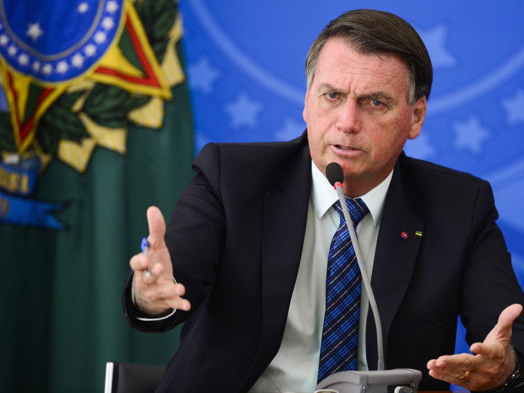 Justiça bloqueou R$ 500 mil das contas de Bolsonaro por ex-presidente não usar máscara na pandemia