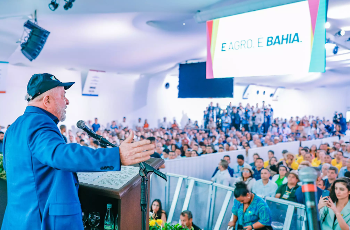 Lula deixa povo de fora em evento de agronegócio na Bahia e é vaiado
