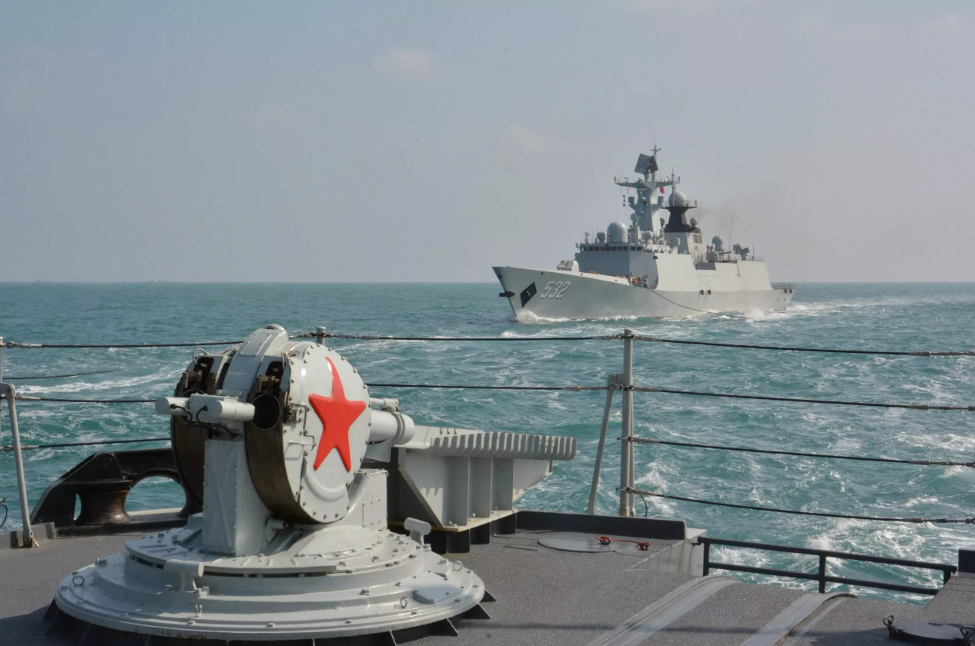Navio de guerra chinês ameaça destroier norte-americano em Taiwan