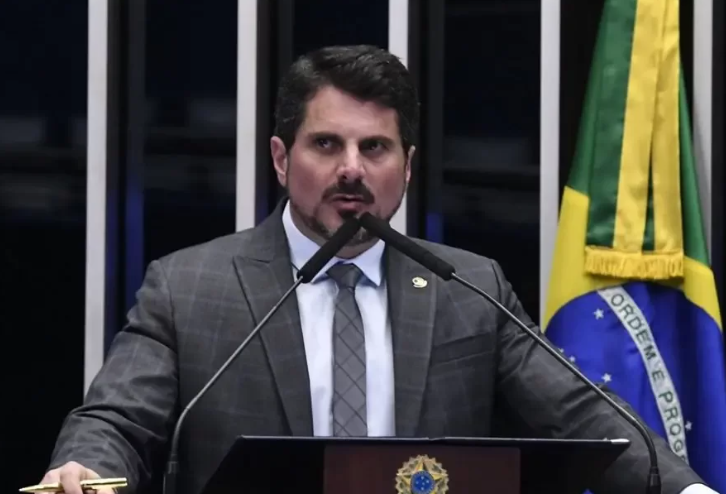 PF faz busca e apreensão em endereços do senador Marcos do Val
