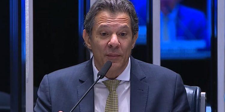 Programa para ‘carros populares’ vai priorizar ônibus e caminhões, afirma Haddad