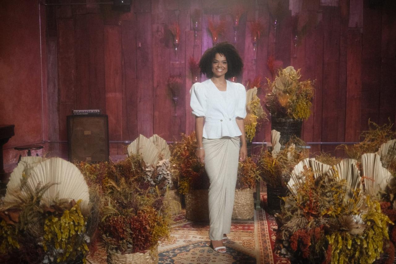 Rayssa Carvalho em “Me Ajuda Pai”, a súplica e a fé em uma linda oração cantada