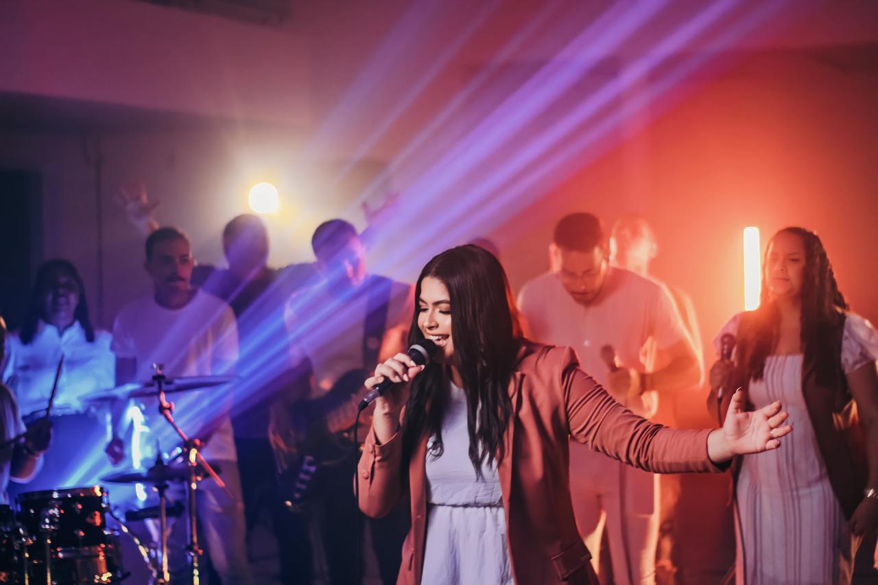 “Fogo que Consome”, primeiro lançamento de Lucília Santana