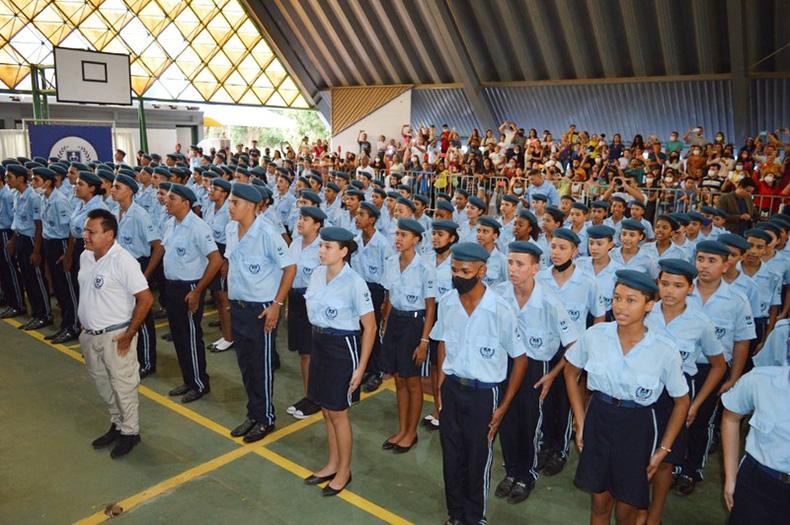 Governo Lula acaba com programa de escolas cívico-militares criado por Jair Bolsonaro