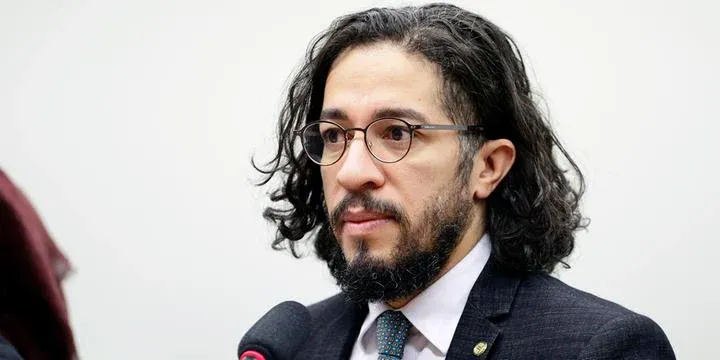Justiça manda Twitter excluir post em que Jean Wyllys ataca Eduardo Leite