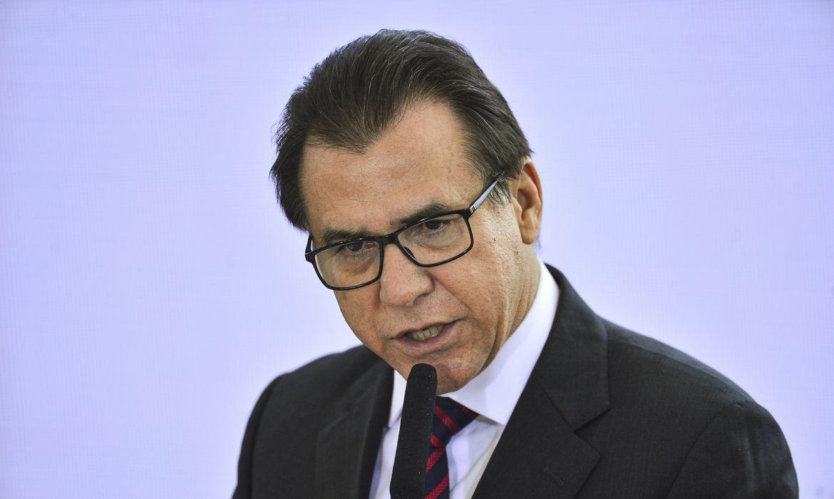 Ministro do Trabalho reservará cota para trans em concurso público
