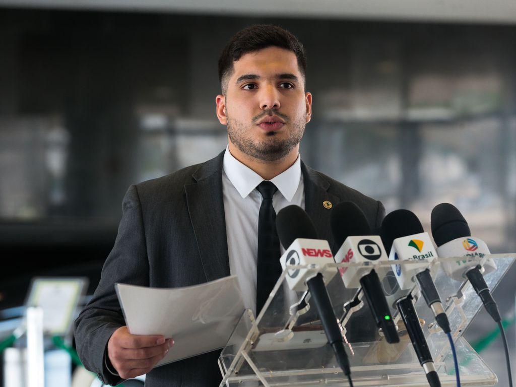 PGR pede arquivamento de inquérito do 8 de janeiro contra André Fernandes