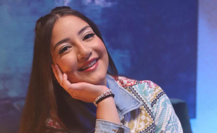 Brenda Danese lança o single e clipe de “Graça Sobre Graça”