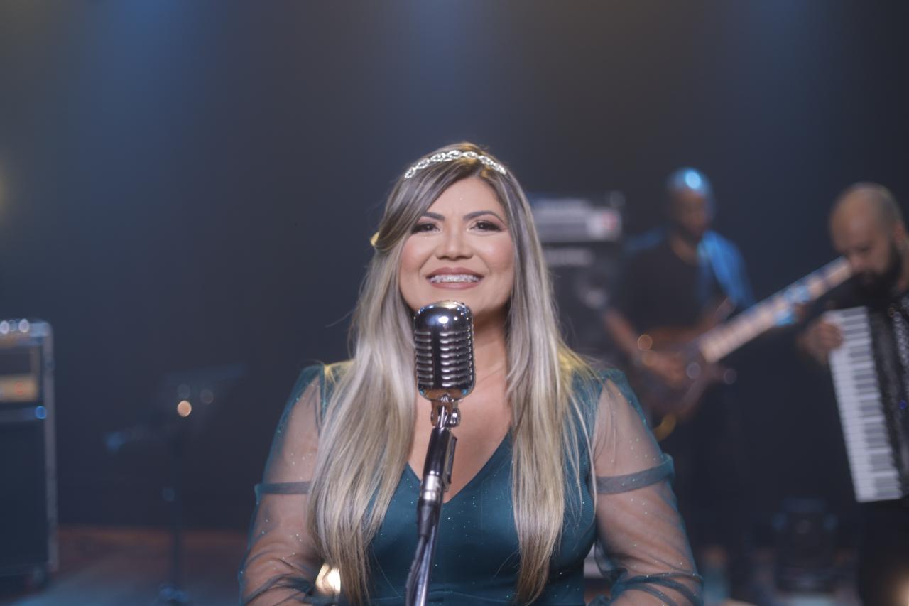 Cantora Michelly Veras alerta sobre a volta de Jesus no single “Ele Virá”