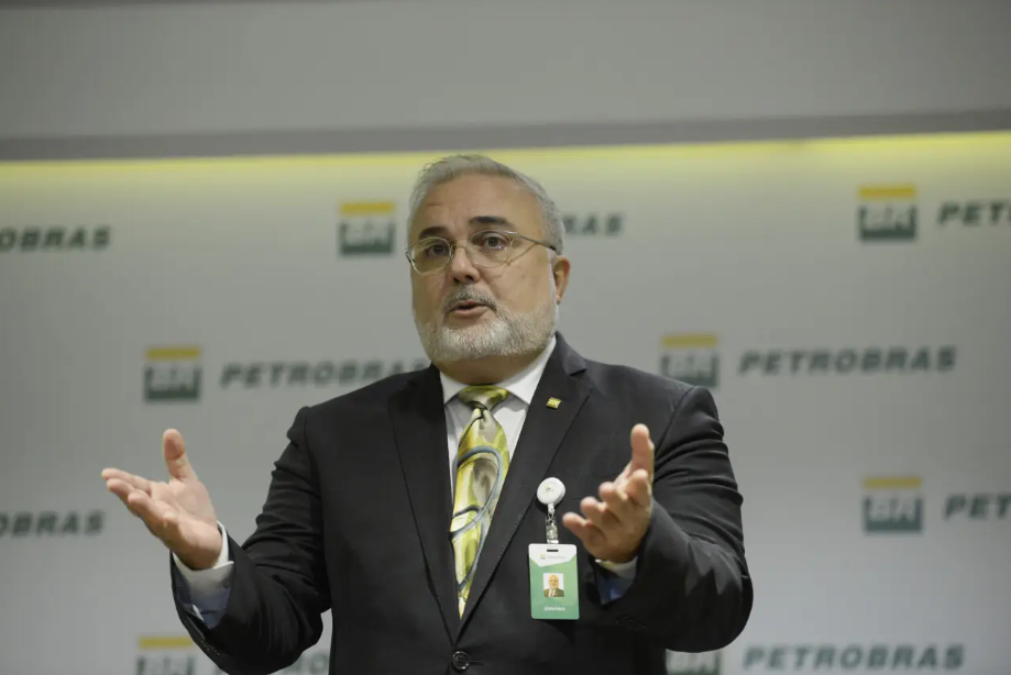 Depois de autorizar aumento dos combustíveis, presidente da Petrobras critica alta nos postos