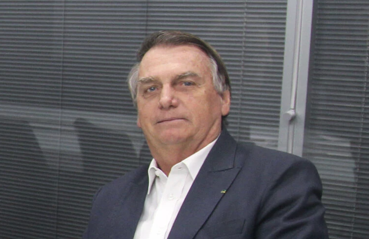 Jair Bolsonaro é internado em São Paulo