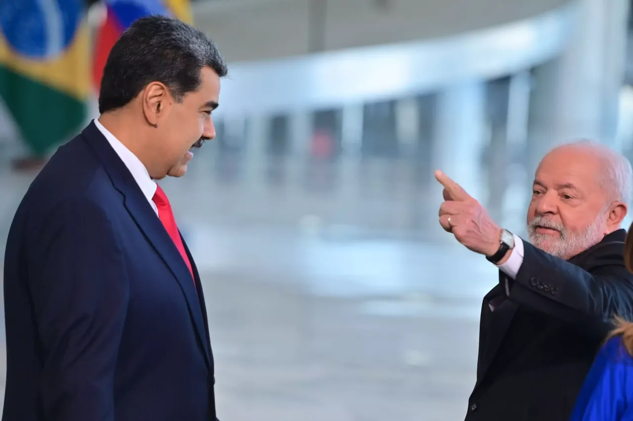 Lula assina decreto para Brasil voltar a comprar energia da Venezuela