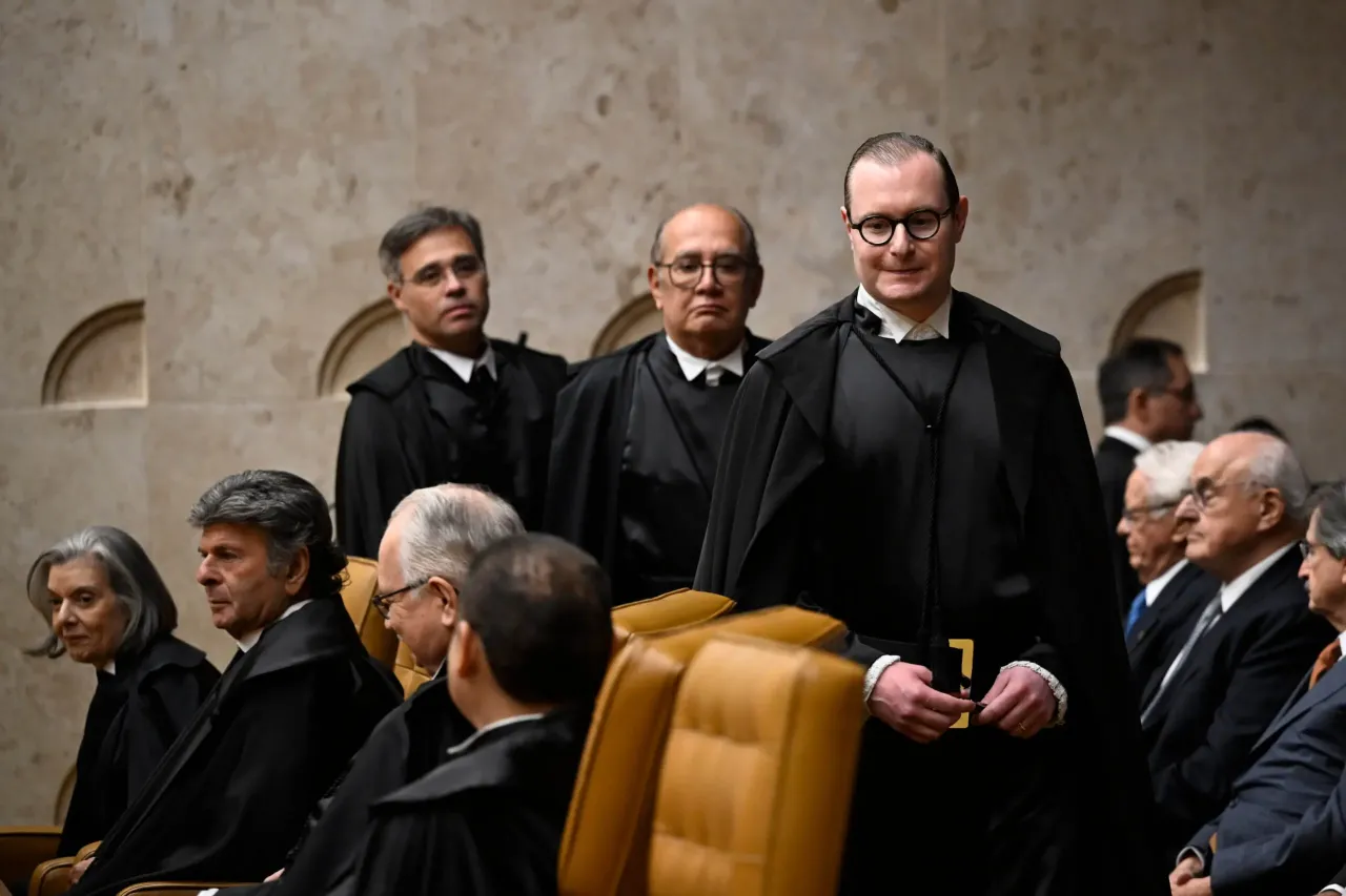 Os blindados do STF em SP