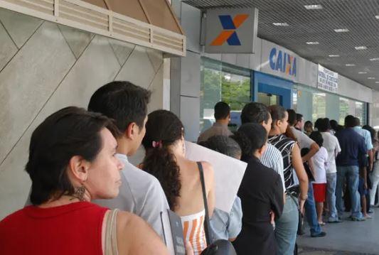 Pedidos de seguro-desemprego atingem maior patamar desde 2020
