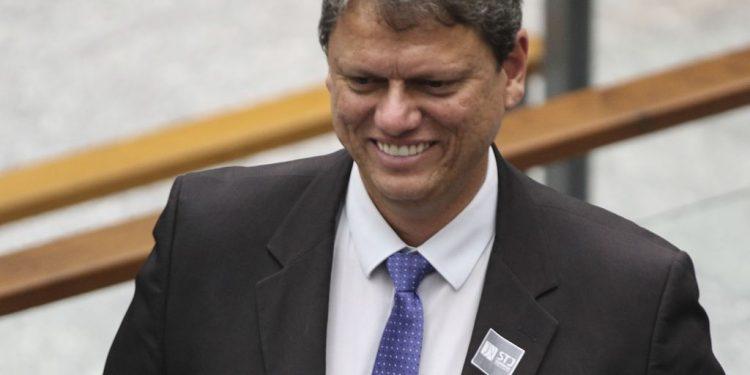 SP: Tarcísio envia à Alesp projeto que anula multas aplicadas durante a pandemia