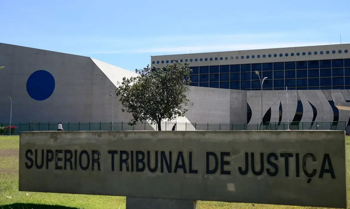 STJ anula provas contra traficante preso com maconha e cocaína em casa