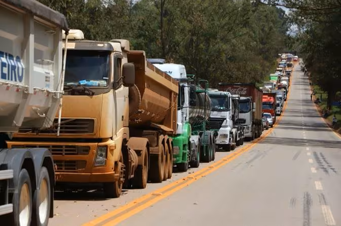 Transportadoras confirmam que já está faltando diesel em Minas Gerais