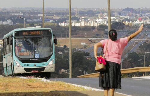 Usuários reclamam do preço da tarifa e do tempo de espera