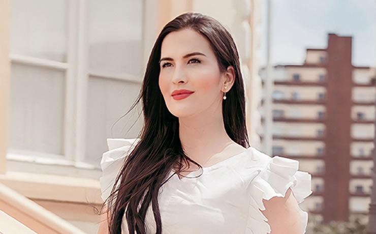 A cantora catarinense Adelãyne lança a canção inédita “Não Desista de Você” em pleno setembro amarelo – período de prevenção ao suicídio.