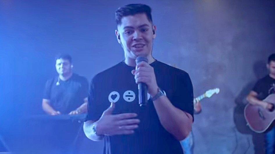 Cantor Marcos Silveira lança o single “Ao Olhar O Céu” pela gravadora Emunah Music