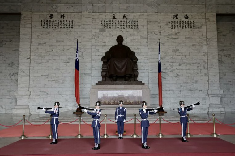 China envia 103 aviões de guerra aos arredores de Taiwan