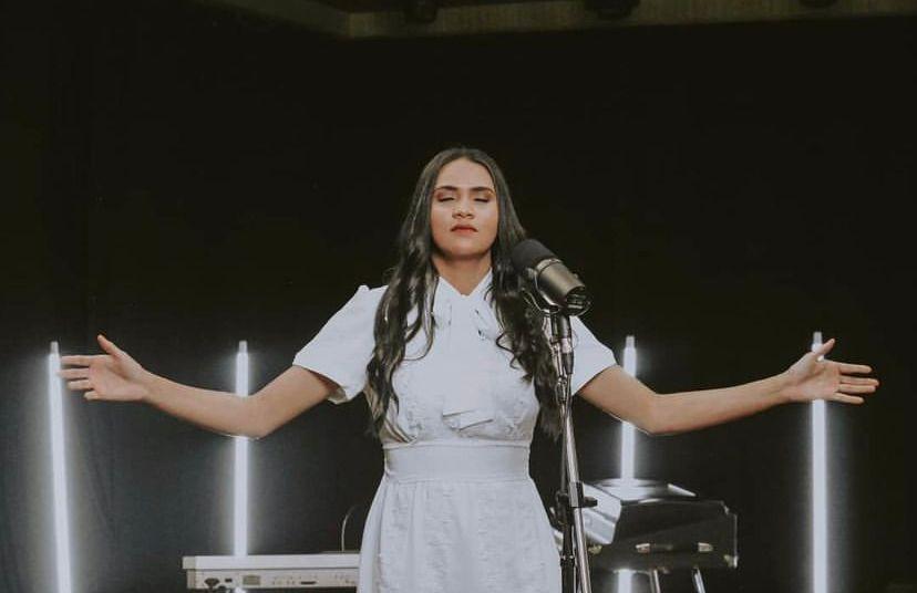 Eliza Miriam e o single “Toma-me”, adoração, entrega e confiança