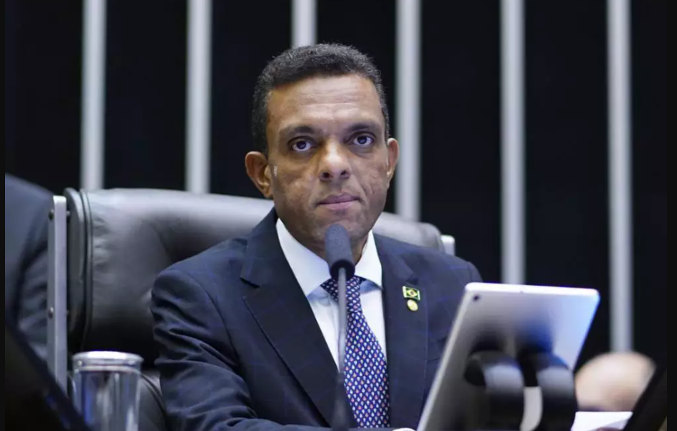 Redes sociais de Otoni de Paula são liberadas por Alexandre de Moraes