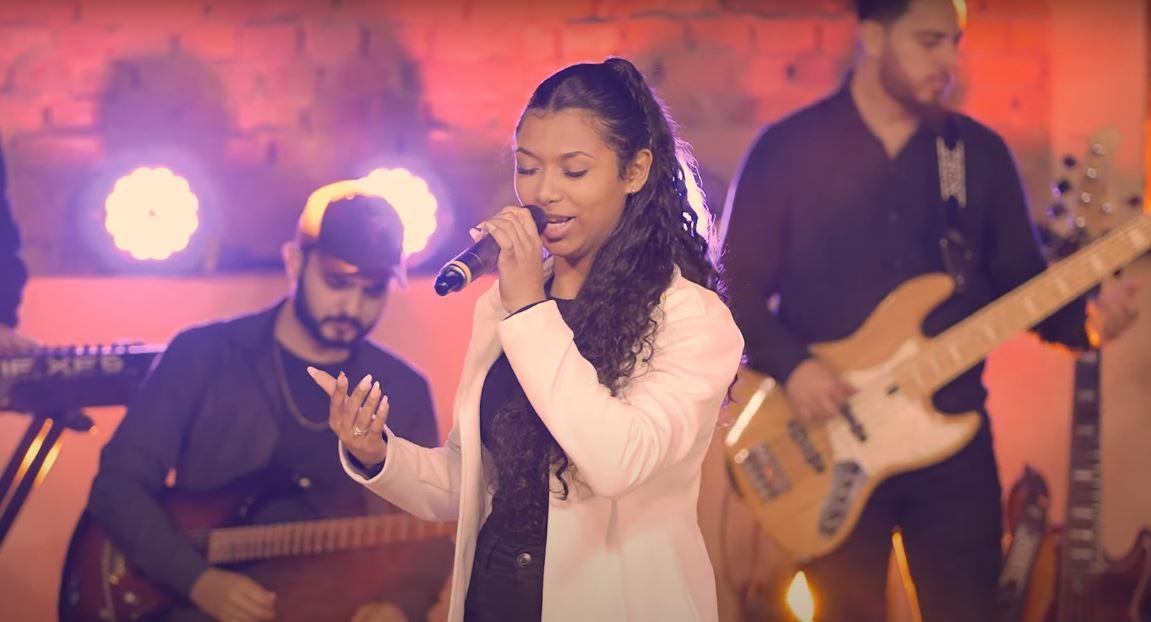 Thayssa Miranda lança poderoso louvor 