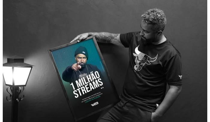 100% Adônis Maia. A discografia completa do rapper em uma só playlist no Spotify.