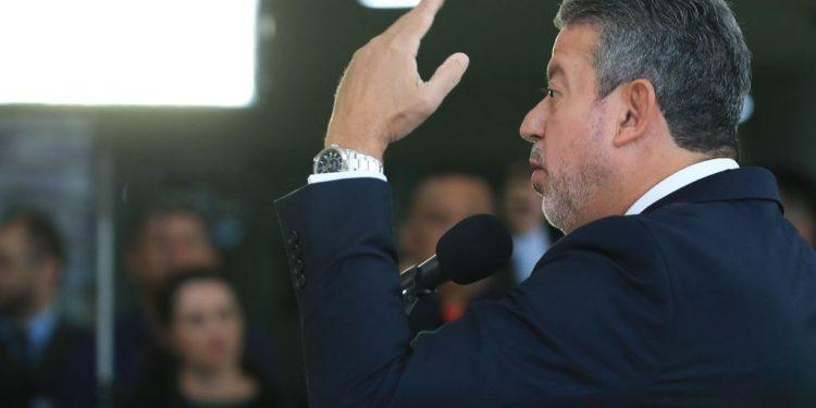 Arthur Lira manda recado ao STF: ‘Cada Poder deve se conter nos seus limites constitucionais’