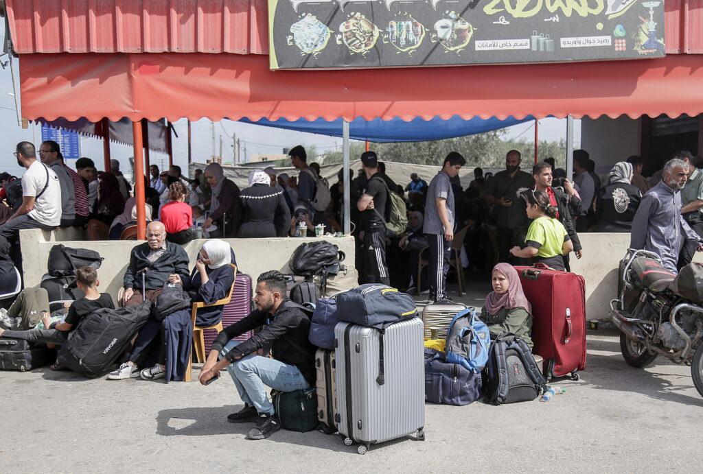 Brasileiros em Gaza tentam fugir pela fronteira com o Egito