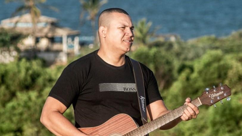 Cantor Jeferson Dutra conta sua história de vida e como está voltando a viver o propósito de Deus