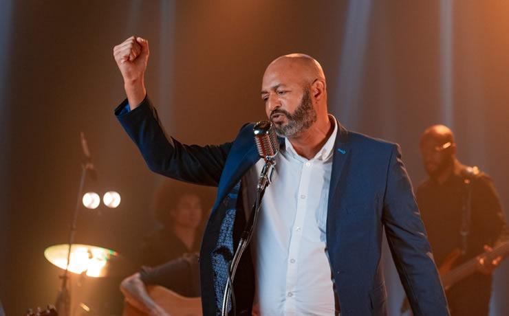 Cantor Messias Carmo celebra sucesso do single 