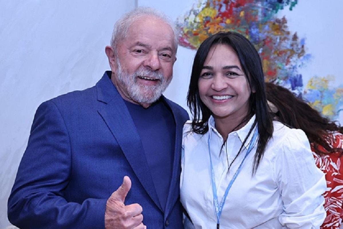 CPMI aprova relatório de Eliziane Gama que sugere indiciamento de Bolsonaro e de aliados