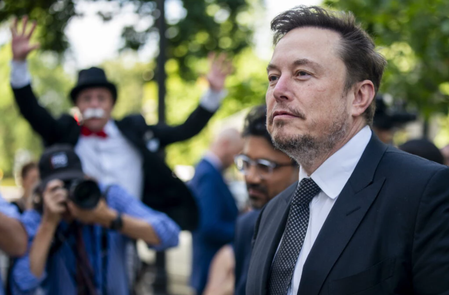 Elon Musk perde R$ 126 bilhões e ainda é o mais rico do mundo