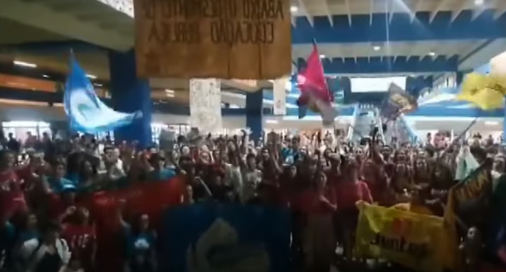 Em risco de reprovação, estudantes grevistas ocupam prédio da USP após reitora decidir não abonar as faltas