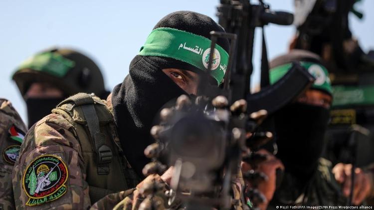 Governo Lula rebatiza de ‘movimento’ o grupo terrorista que matou 3 brasileiros e faz atrocidades em guerra contra Israel
