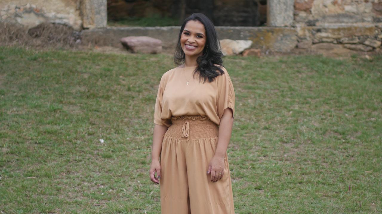 Lais Souza e sua belíssima voz em “Promessas”