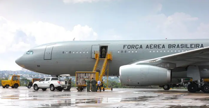 Mais 210 brasileiros chegam de Israel em segundo avião