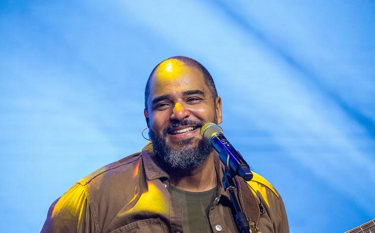 Marcos Miranda convida a Igreja do Brasil para celebrar no single 