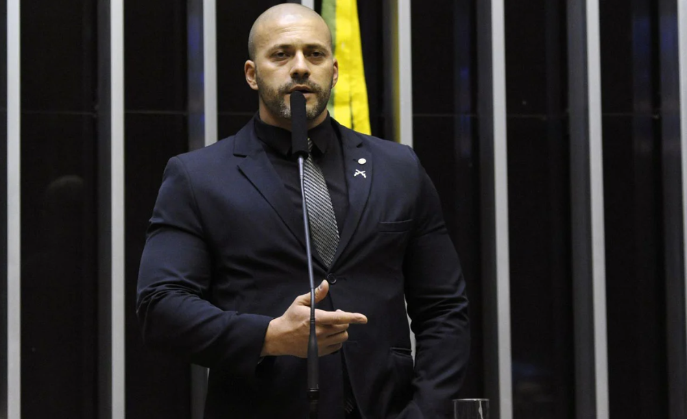 Moraes nega pedido de revisão da pena de Daniel Silveira